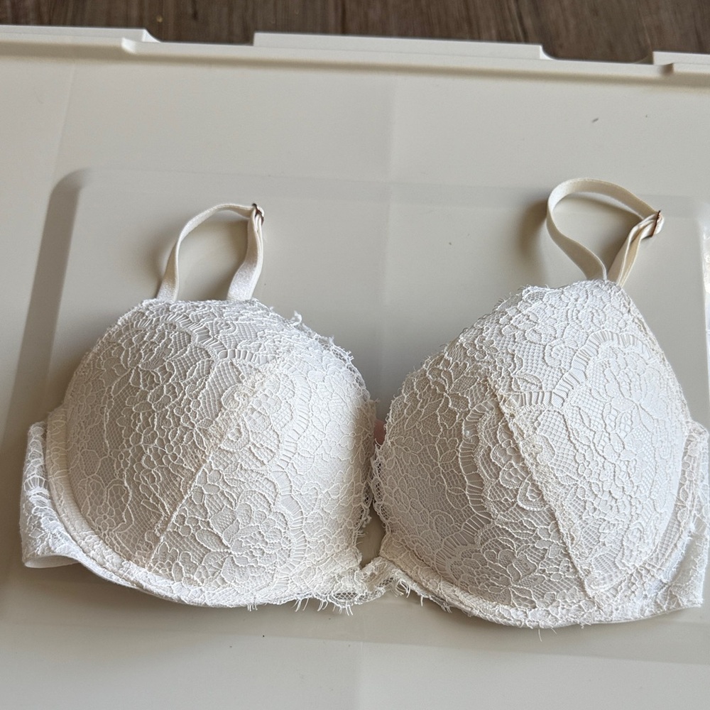 Victoria's Secret Lace Cream Bra